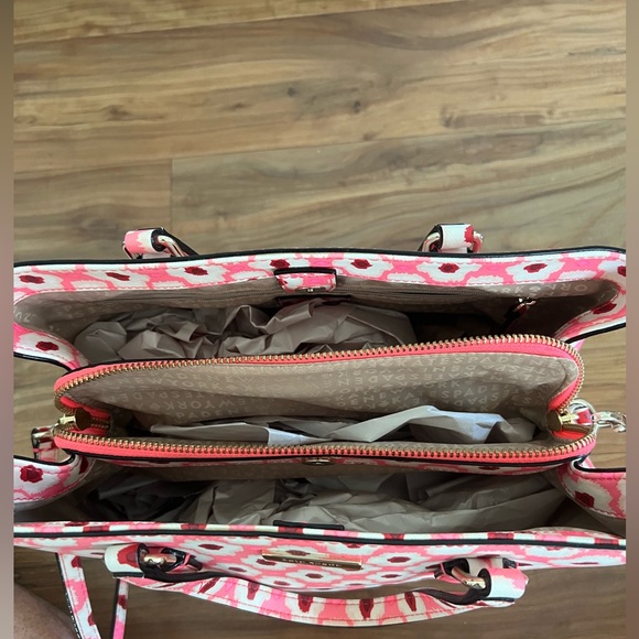 Gorgeous Kate Spade Handbag - Picture 4 of 7